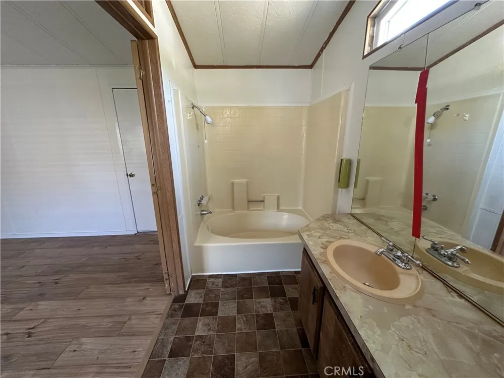 12880 4th Clearlake Oaks, CA 95423
