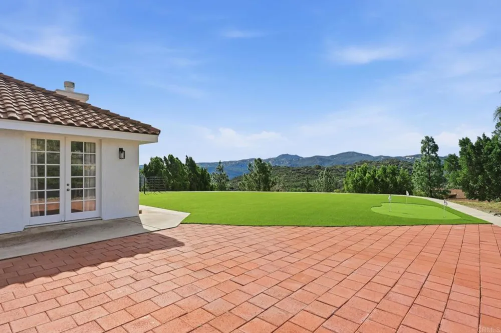 2852 Conestoga Court Alpine, CA 91901
