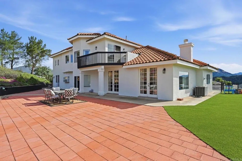 2852 Conestoga Court Alpine, CA 91901