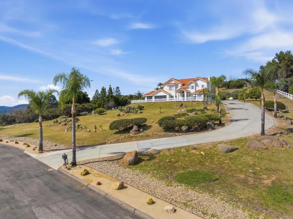 2852 Conestoga Court Alpine, CA 91901