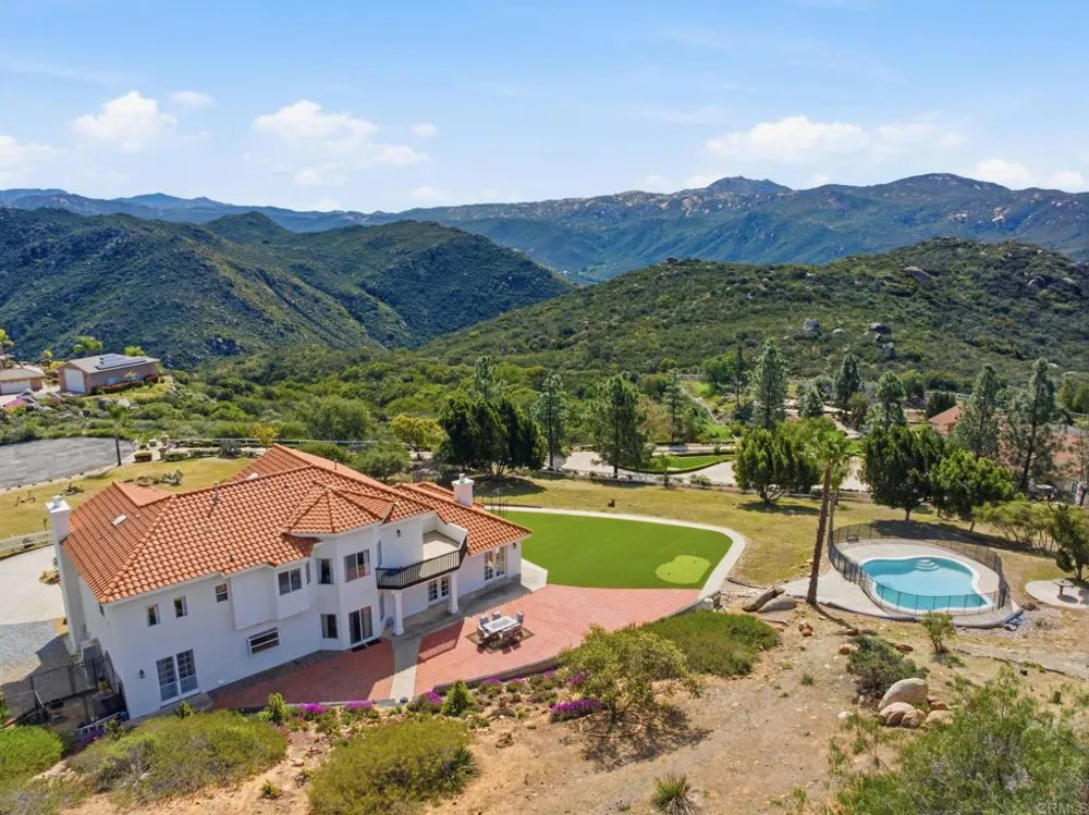 2852 Conestoga Court Alpine, CA 91901
