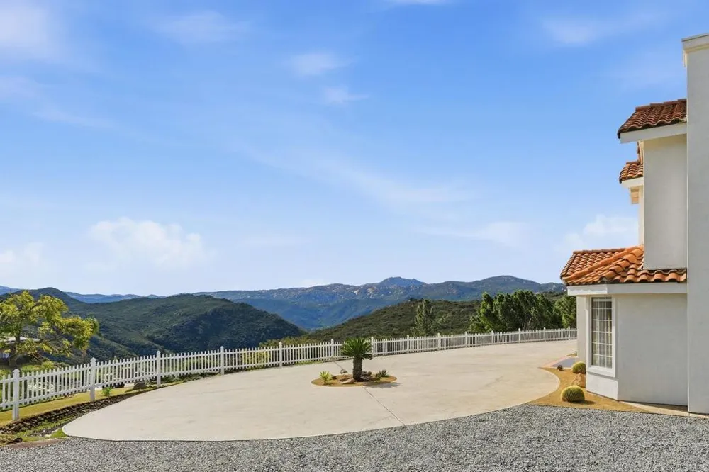 2852 Conestoga Court Alpine, CA 91901