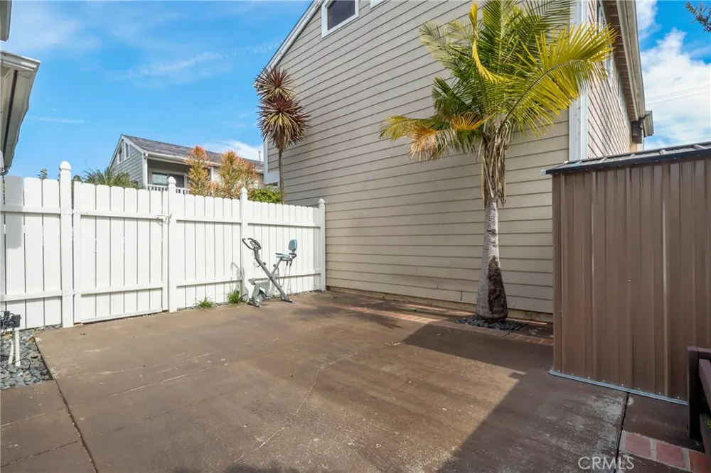 3327 California Avenue Signal Hill, CA 90755