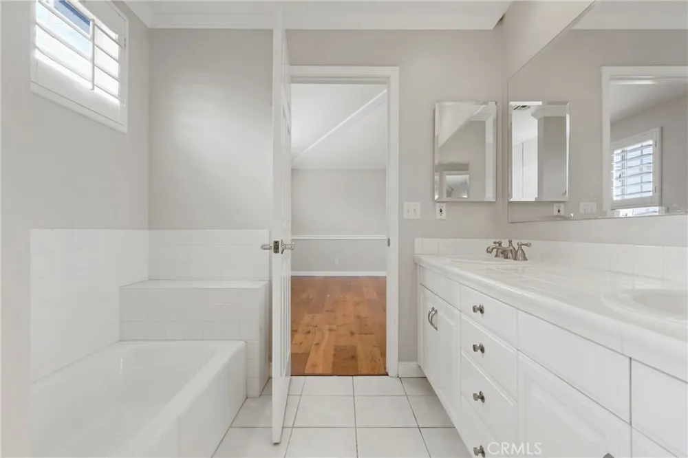 3327 California Avenue Signal Hill, CA 90755