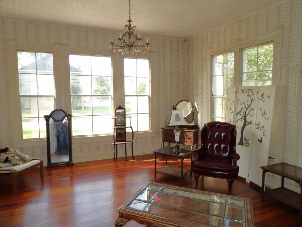 718 E Houston Avenue Crockett, TX 75835
