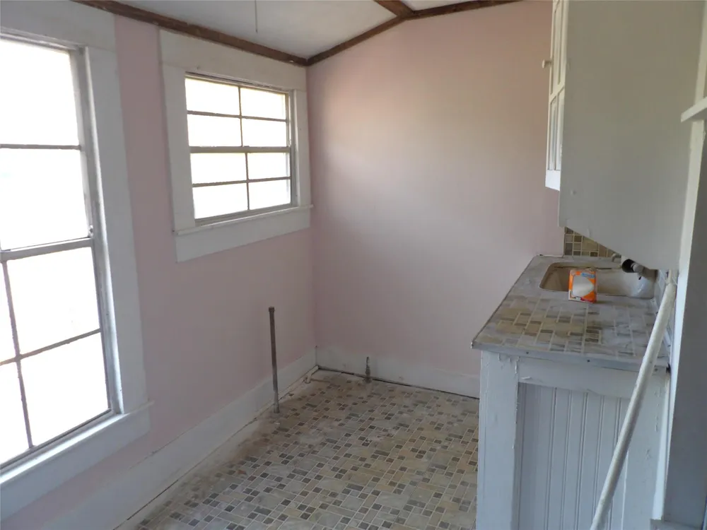 718 E Houston Avenue Crockett, TX 75835