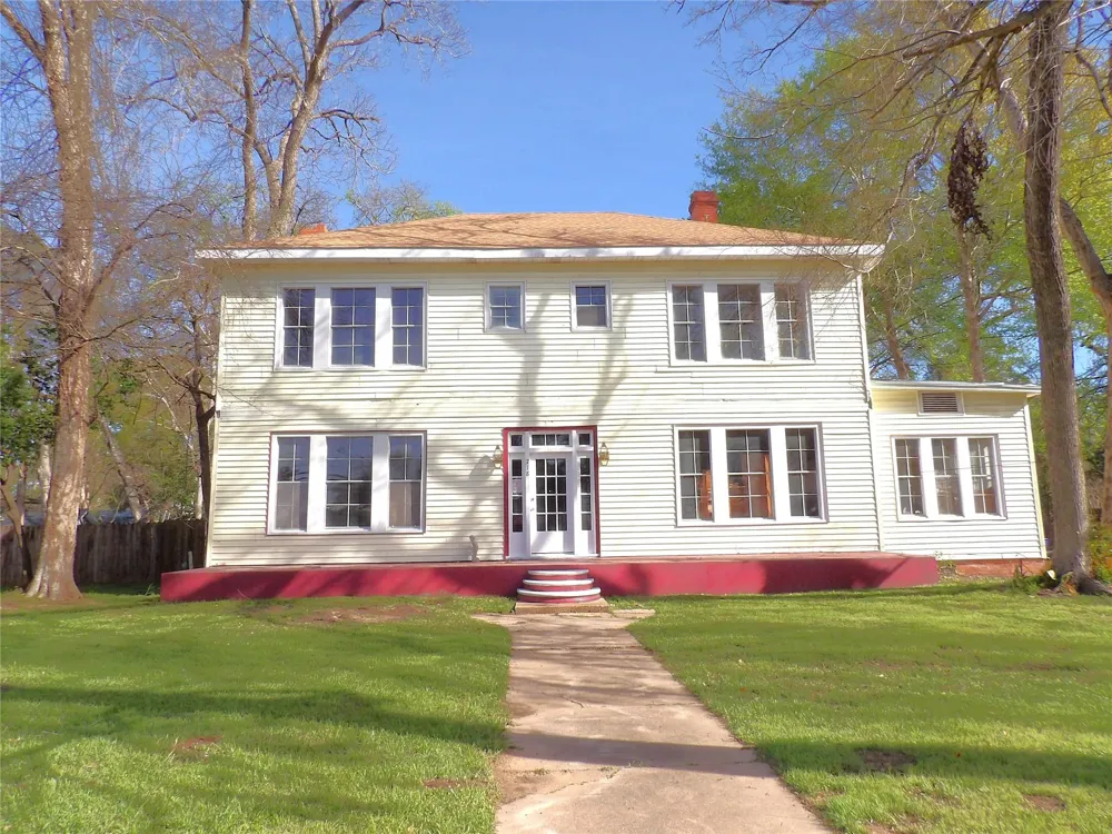 718 E Houston Avenue Crockett, TX 75835