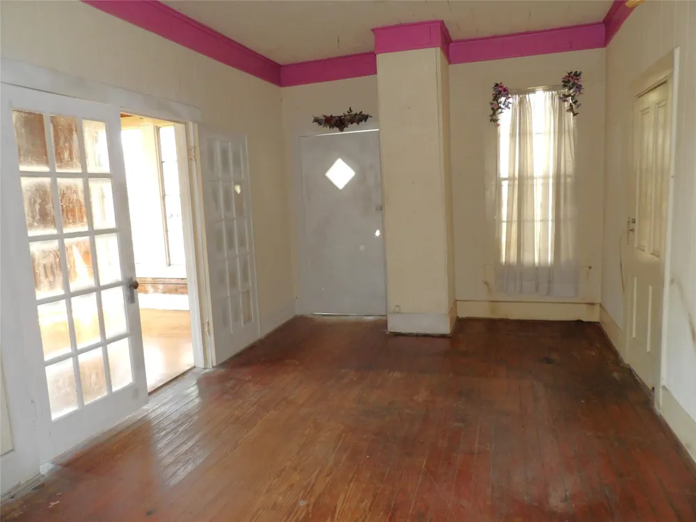 718 E Houston Avenue Crockett, TX 75835