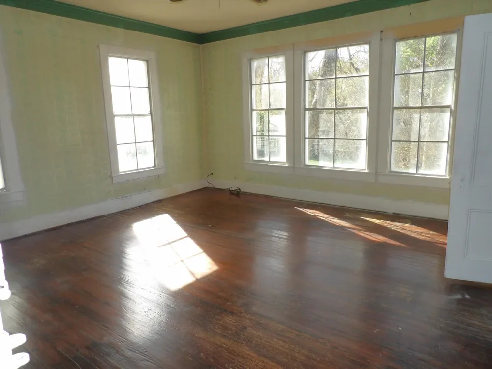 718 E Houston Avenue Crockett, TX 75835