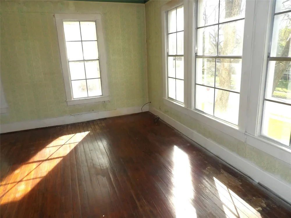 718 E Houston Avenue Crockett, TX 75835