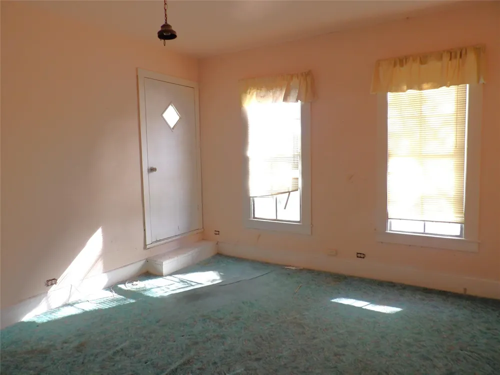 718 E Houston Avenue Crockett, TX 75835
