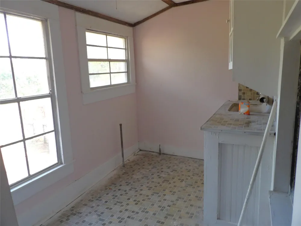 718 E Houston Avenue Crockett, TX 75835