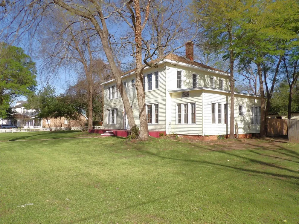 718 E Houston Avenue Crockett, TX 75835