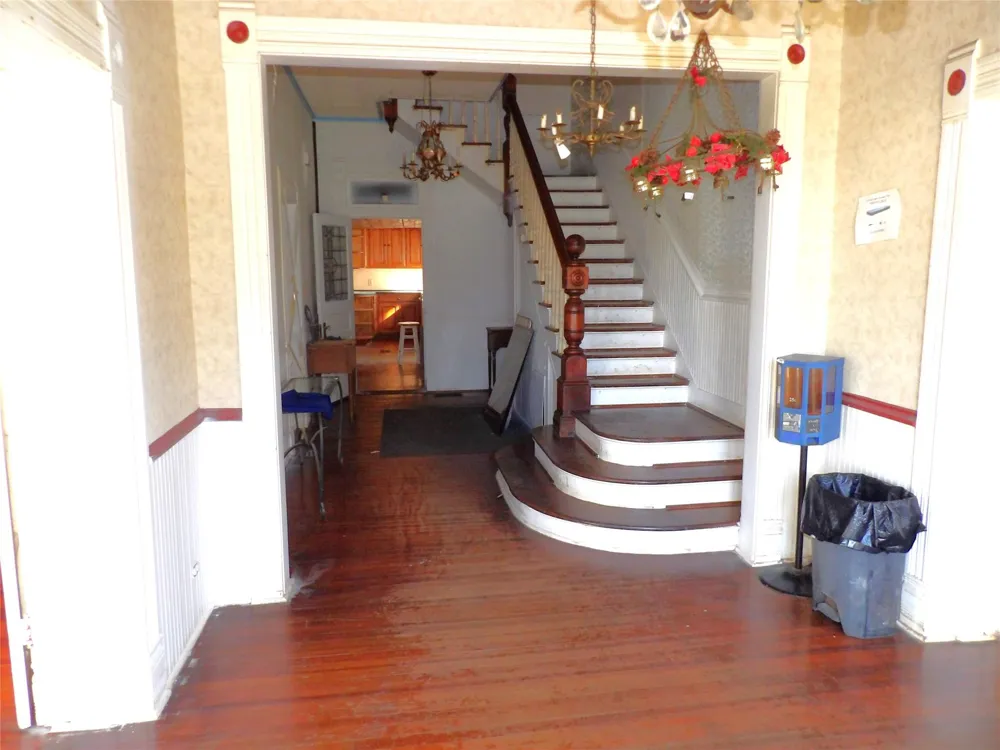 718 E Houston Avenue Crockett, TX 75835