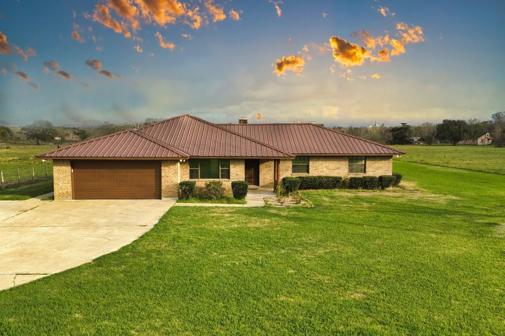 1506 Fm 2611 Cedar Lake, TX 77414