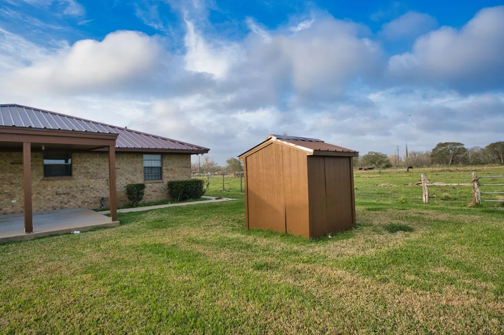1506 Fm 2611 Cedar Lake, TX 77414
