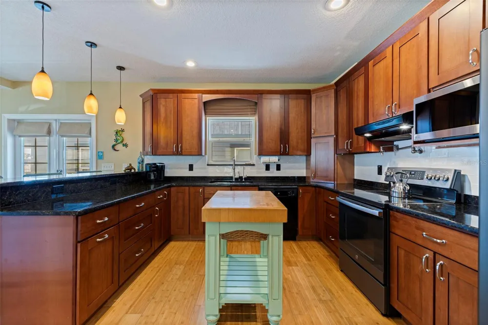 5429 ESSEX AVENUE S Gulfport, FL 33707