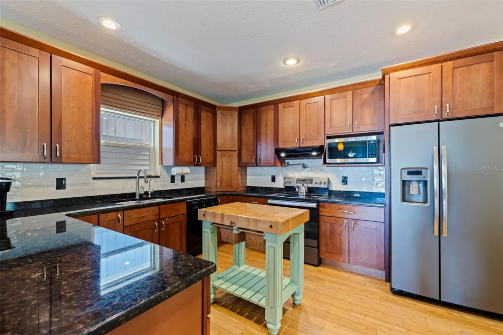 5429 ESSEX AVENUE S Gulfport, FL 33707