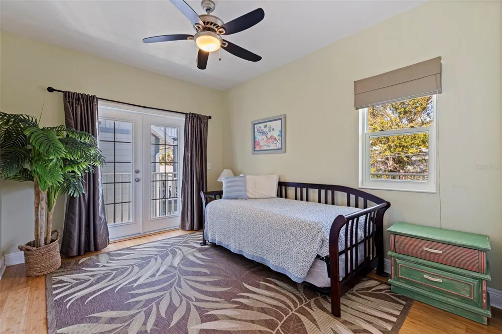 5429 ESSEX AVENUE S Gulfport, FL 33707
