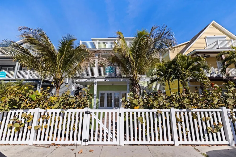 5429 ESSEX AVENUE S Gulfport, FL 33707