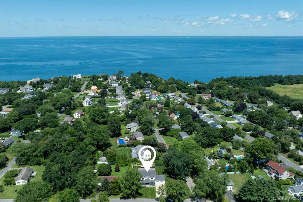 660 Sutton Place Greenport, NY 11944
