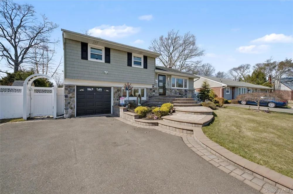 57 Richfield Street Plainview, NY 11803
