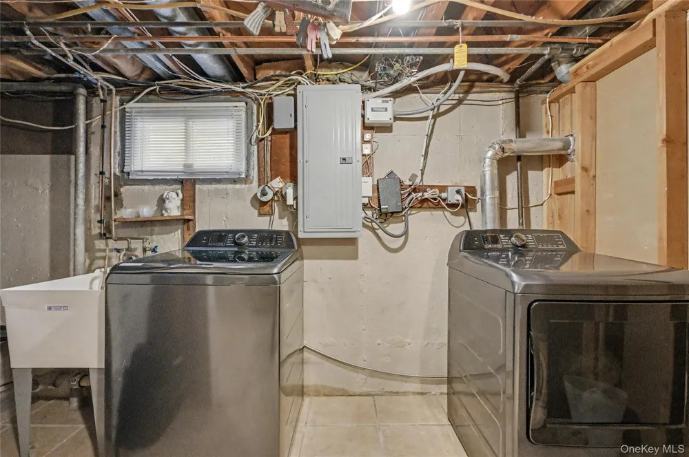 57 Richfield Street Plainview, NY 11803