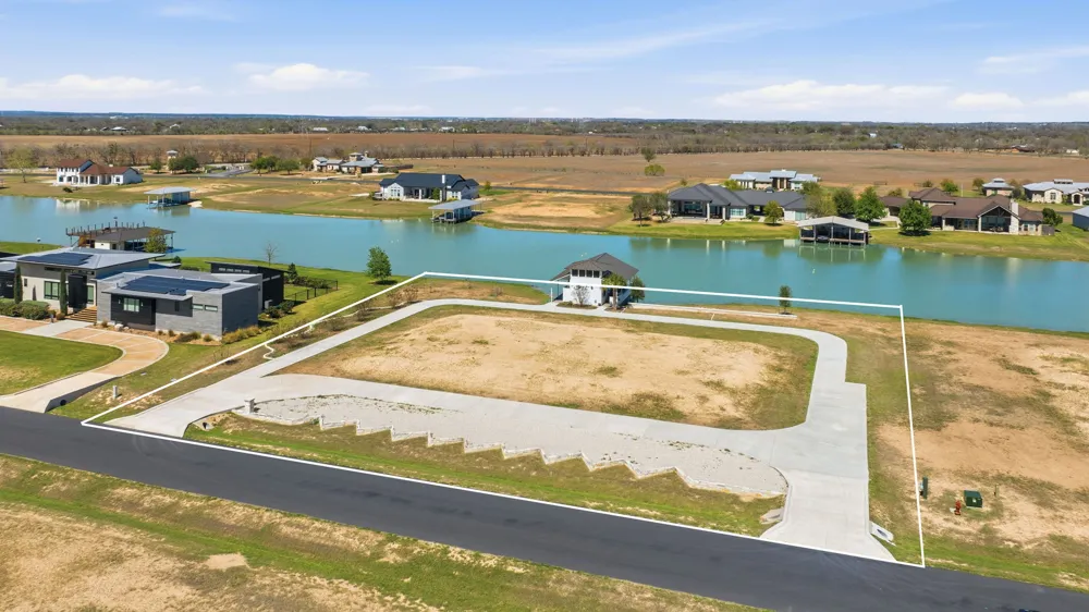 108 Lakeside Cove Martindale, TX 78655