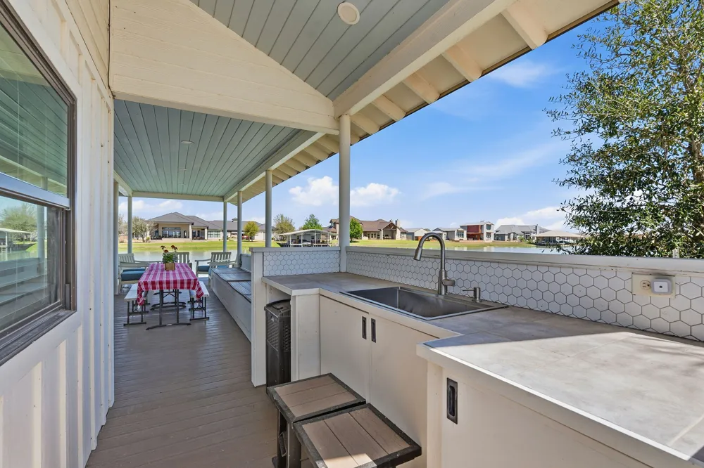108 Lakeside Cove Martindale, TX 78655