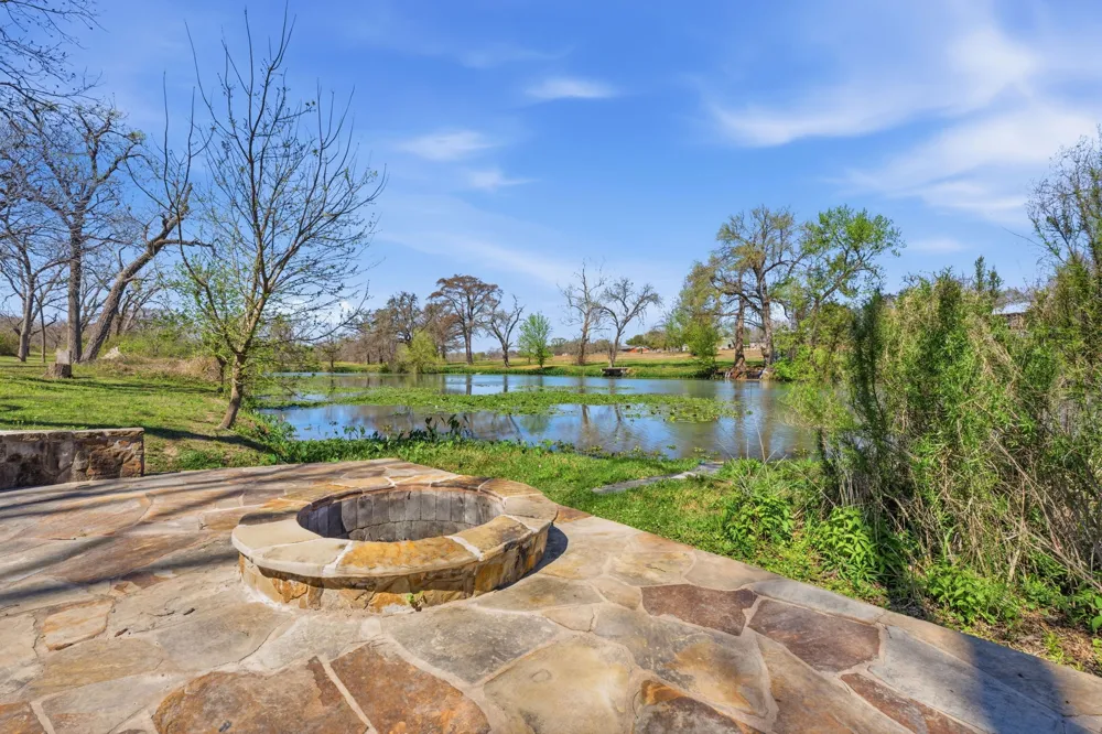 108 Lakeside Cove Martindale, TX 78655