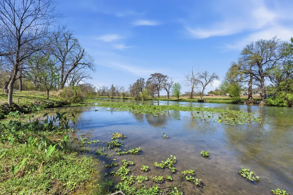 108 Lakeside Cove Martindale, TX 78655