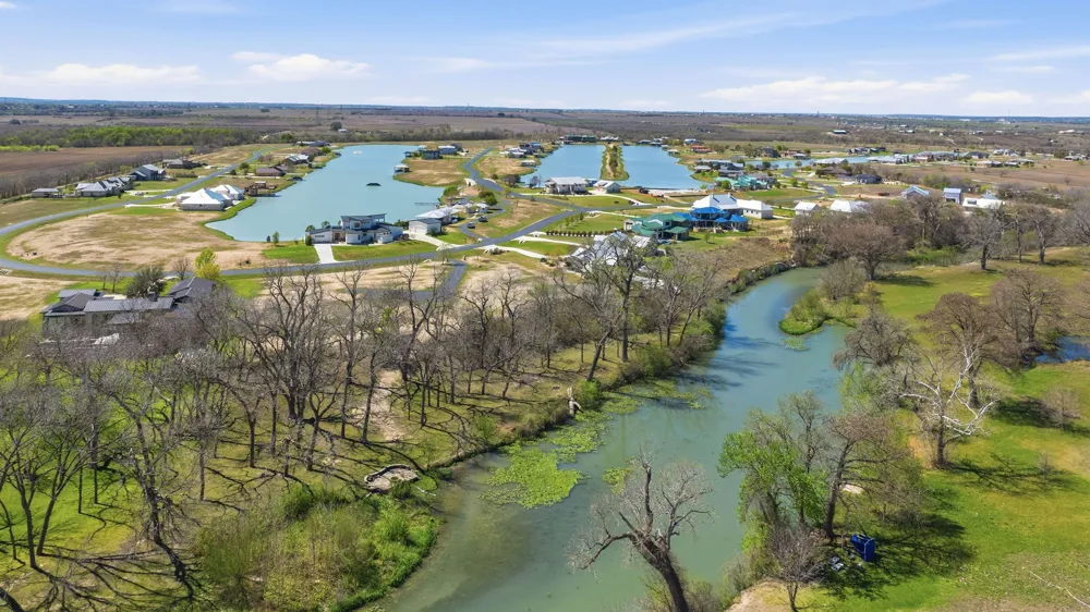 108 Lakeside Cove Martindale, TX 78655
