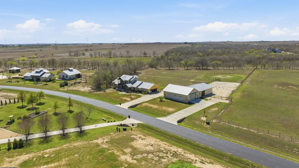 108 Lakeside Cove Martindale, TX 78655