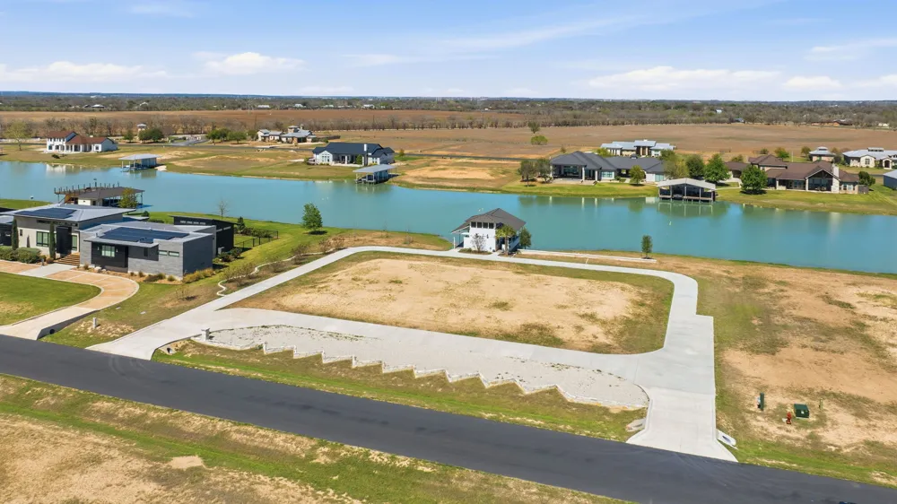 108 Lakeside Cove Martindale, TX 78655