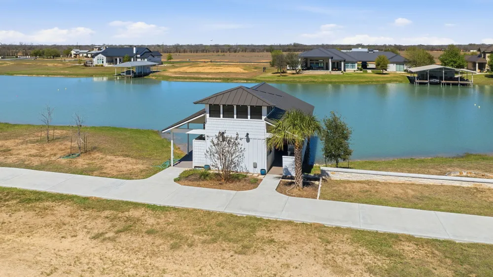 108 Lakeside Cove Martindale, TX 78655