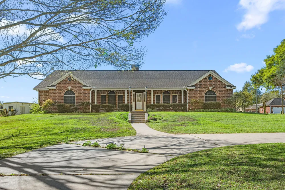 423 Jane Street East Bernard, TX 77435