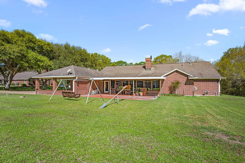 423 Jane Street East Bernard, TX 77435