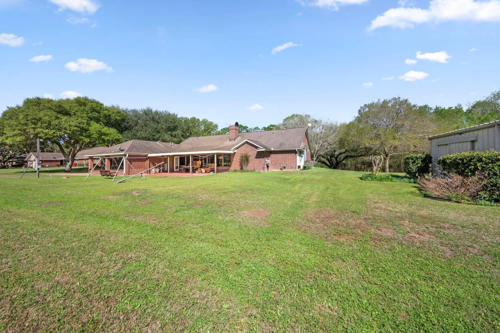 423 Jane Street East Bernard, TX 77435