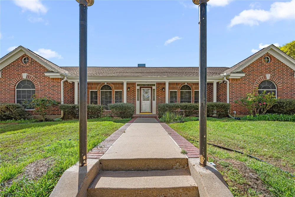 423 Jane Street East Bernard, TX 77435