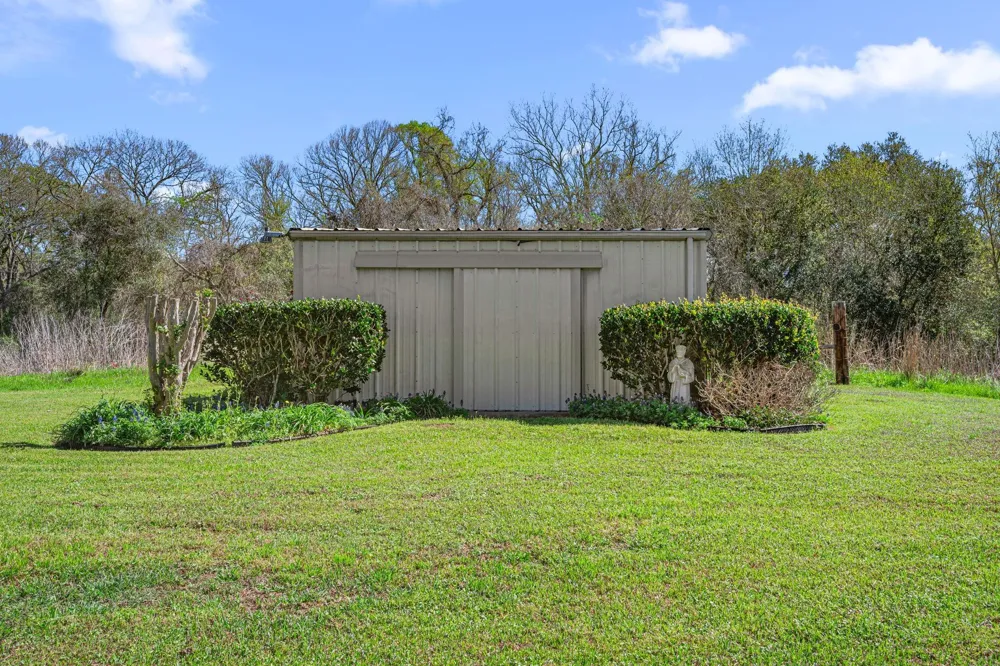 423 Jane Street East Bernard, TX 77435