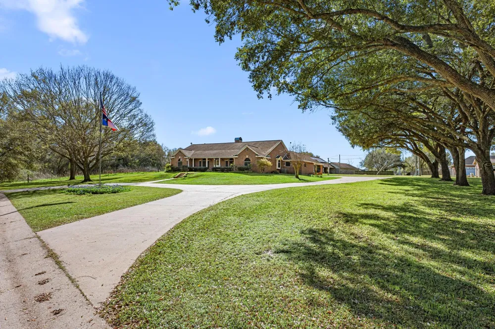423 Jane Street East Bernard, TX 77435