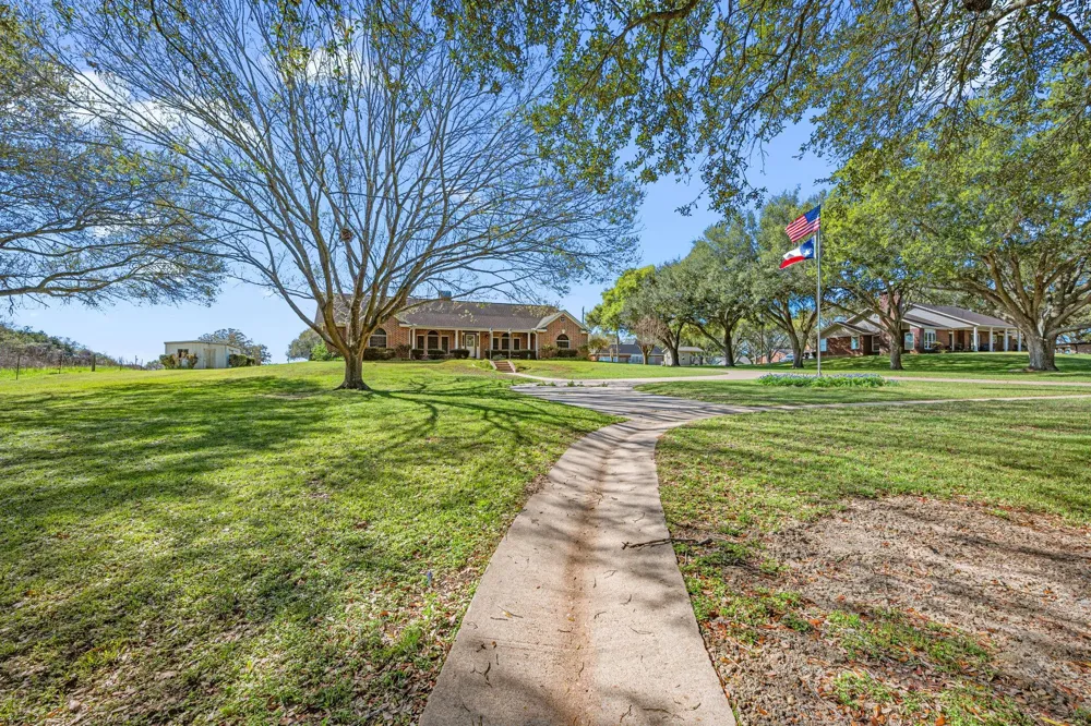 423 Jane Street East Bernard, TX 77435