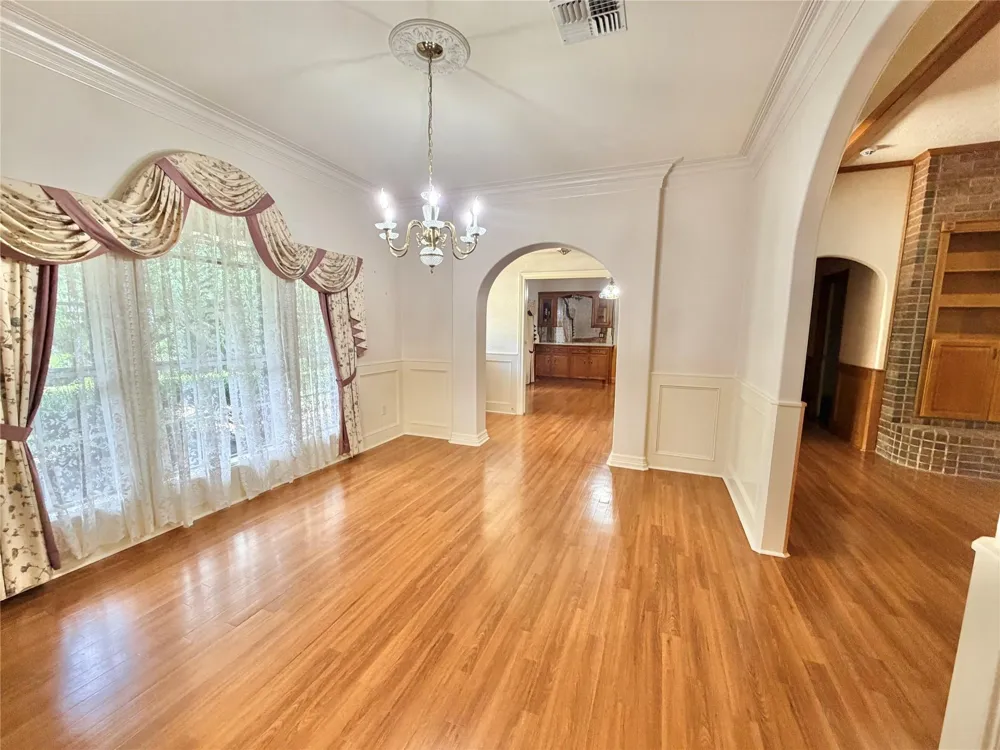 423 Jane Street East Bernard, TX 77435