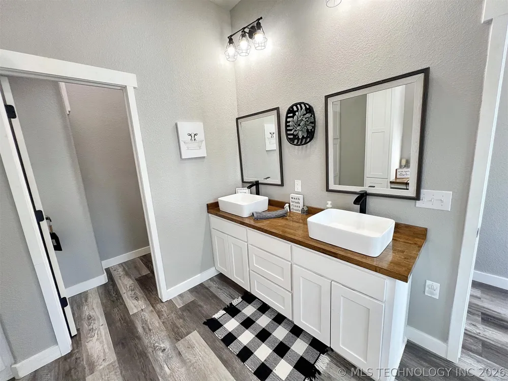 11457 510 ROAD Tahlequah, OK 74464