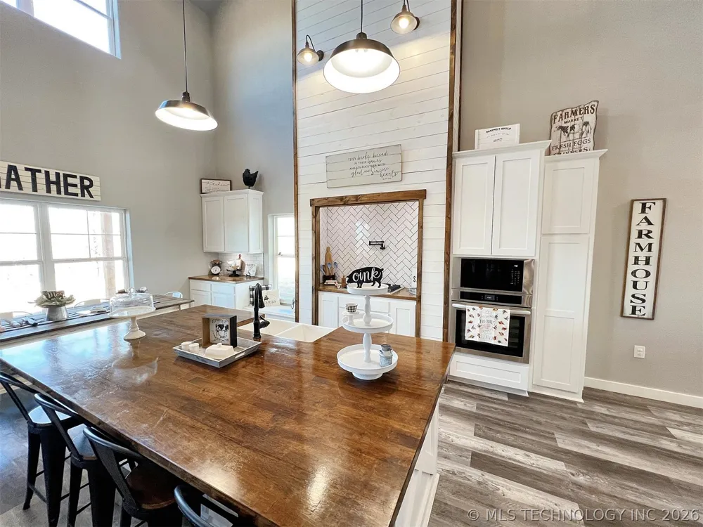 11457 510 ROAD Tahlequah, OK 74464