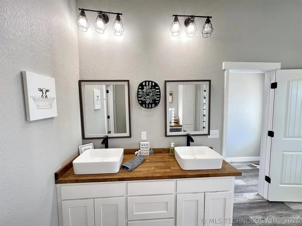 11457 510 ROAD Tahlequah, OK 74464