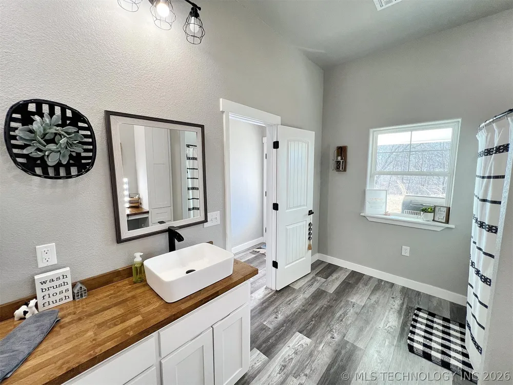 11457 510 ROAD Tahlequah, OK 74464