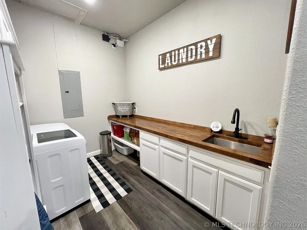 11457 510 ROAD Tahlequah, OK 74464