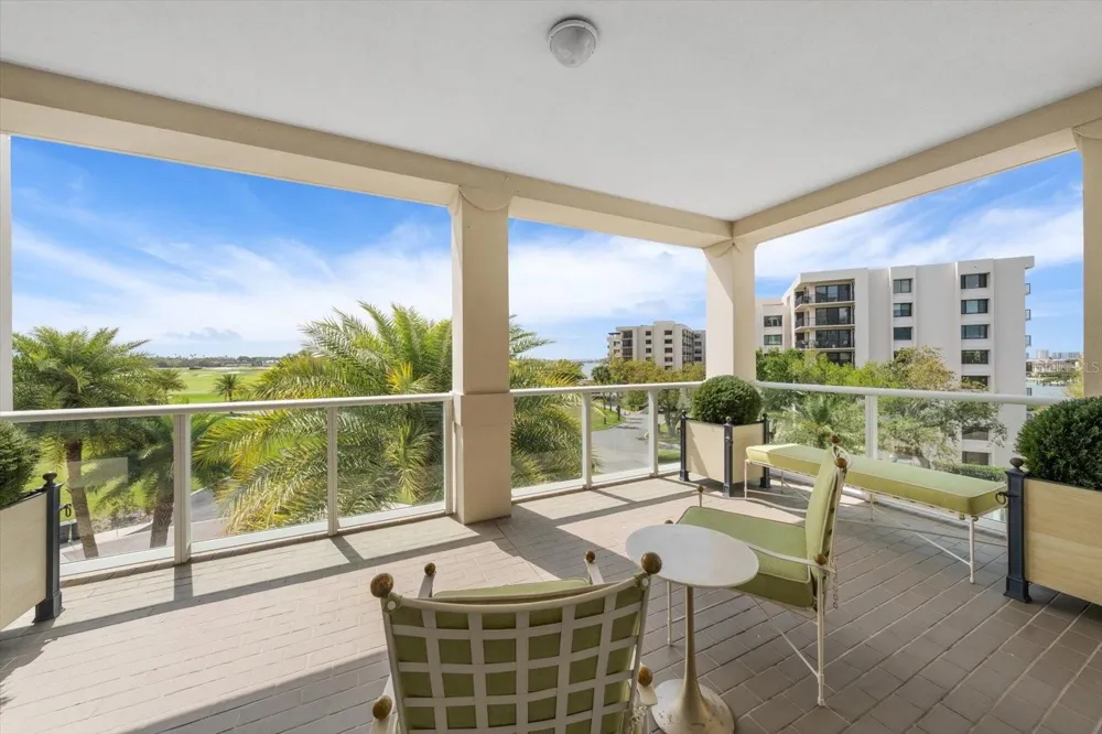 125 BELLEVIEW BOULEVARD #302 Belleair, FL 33756