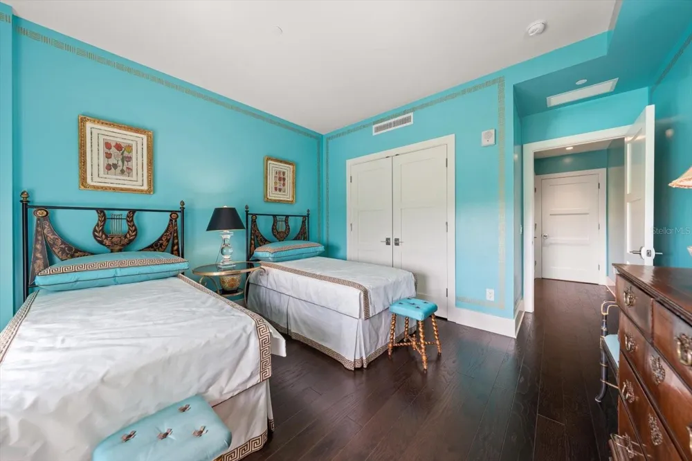 125 BELLEVIEW BOULEVARD #302 Belleair, FL 33756